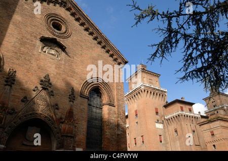 Chiesa di San Giuliano en Ferrara La Piazza Castello Banque D'Images