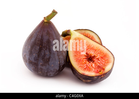 Un ensemble de la fig et une coupe dans une demi-fond blanc Banque D'Images
