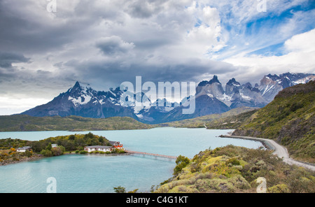 Hosteria Pehoe et le lac Pehoe, Parc National Torres del Paine, Chili Banque D'Images