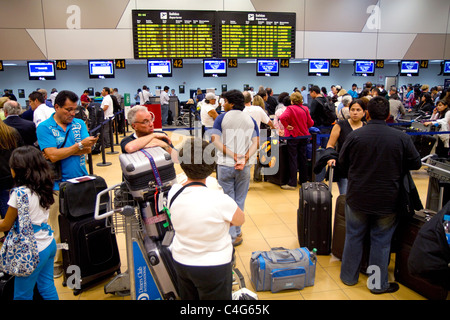 Hall de départ à l'aéroport international Jorge Chavez de Callao, Pérou. Banque D'Images