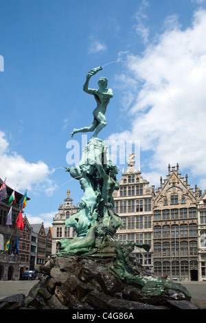 Statue Brabo Anvers Hôtel de ville Grand Place Banque D'Images