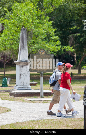 Les touristes, Tombe de Joseph Vallence Bevan, cimetière du parc Colonial de Savannah, Géorgie, Banque D'Images