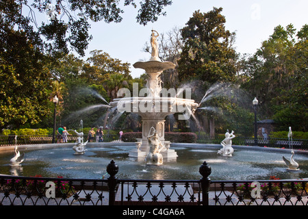 Fontaine dans Forsyth Park, Savannah, Géorgie Banque D'Images