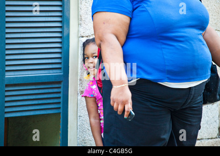 Jeune fille et sa mère à Savannah, Géorgie Banque D'Images