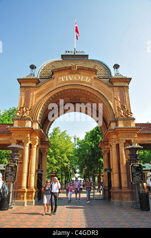 Entrée principale des jardins de Tivoli, Copenhague (Kobenhavn), Royaume du Danemark Banque D'Images