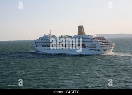 P & O bateau de croisière, l'Oriana quitter Southampton docks. Banque D'Images