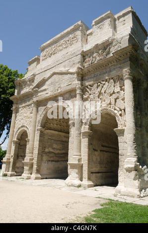L'arc de triomphe dans la ville d'Orange, Provence, France. Vestiges romains Banque D'Images