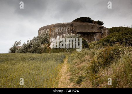 Un bunker du mur de l'Atlantique Nazi chaîne défensive sur la côte ouest de la France dans le Pas de Calais Banque D'Images