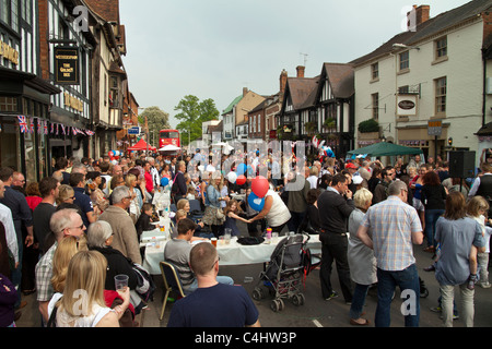 Royal Wedding Street Party à Sheep Street, Stratford upon Avon, Royaume-Uni Banque D'Images