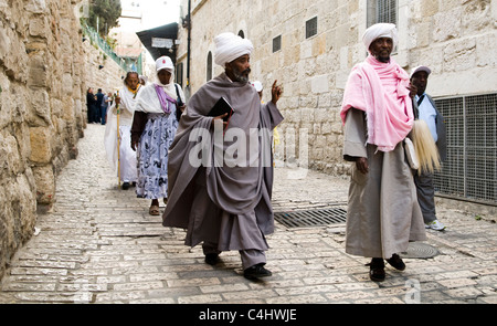 Procession du Vendredi Saint dans la Via Dolorosa dans la vieille ville de Jérusalem. Banque D'Images