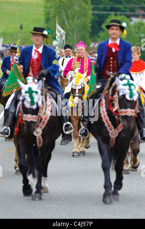 Procession catholique célèbre annuel à Bad Koetzting, l'Allemagne, avec l'évêque catholique Gerhard Ludwig Mueller de Ratisbonne Banque D'Images