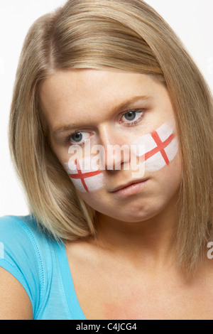 Triste Jeune femme fan de sport avec St Georges Flag Painted On Face Banque D'Images