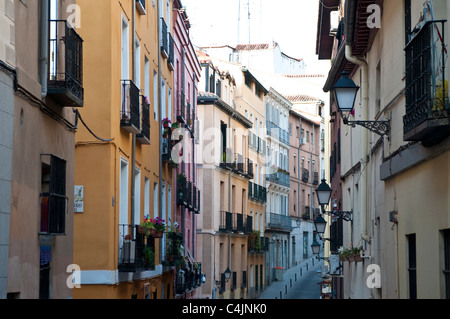 Ruelle typique dans Lavapies, Madrid, Espagne Banque D'Images