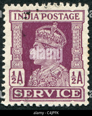 1943 Inde : un timbre imprimé en Inde, montre le roi George VI Banque D'Images