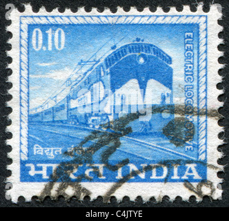 1966 Inde : un timbre imprimé en Inde, montre la première locomotive électrique Banque D'Images
