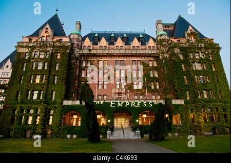 L'Empress Hotel, situé sur le port intérieur, est un des plus anciens et des plus célèbres hôtels à Victoria, Colombie-Britannique, Canada Banque D'Images