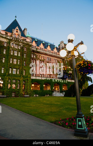 L'Empress Hotel, situé sur le port intérieur, est un des plus anciens et des plus célèbres hôtels à Victoria, Colombie-Britannique, Canada Banque D'Images