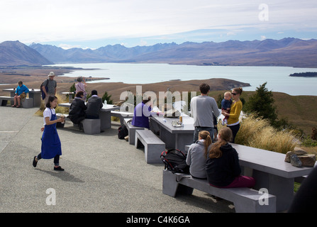 La vue depuis le sommet du mont John cafe donnant sur le lac Tekapo et Mackenzie Country, île du Sud, Nouvelle-Zélande. Banque D'Images