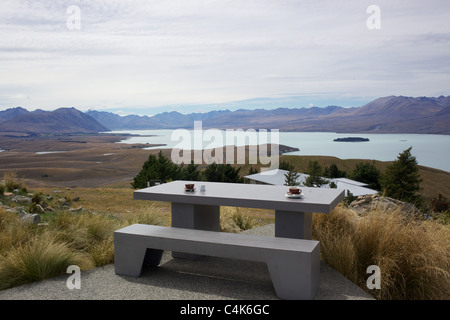 La vue depuis le sommet du mont John cafe donnant sur le lac Tekapo et Mackenzie Country, île du Sud, Nouvelle-Zélande. Banque D'Images