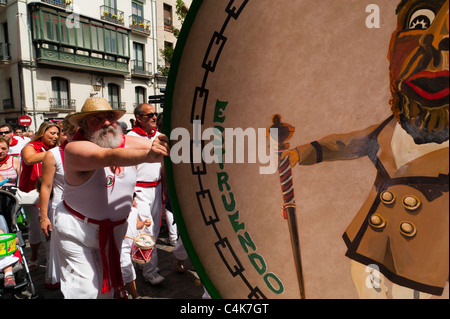 'El Hormiguero' parade (tambours), la fête de la rue san Fermín, Pamplona, Navarra (Navarre), l'Espagne, l'Europe. Banque D'Images