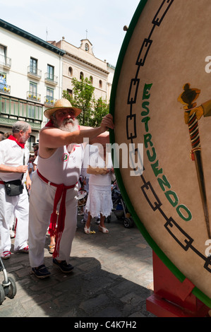 'El Hormiguero' parade (tambours), la fête de la rue san Fermín, Pamplona, Navarra (Navarre), l'Espagne, l'Europe. Banque D'Images