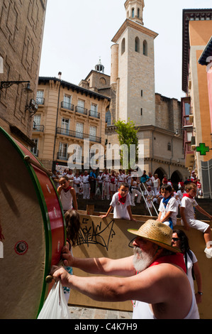 'El Hormiguero' parade (tambours), la fête de la rue san Fermín, Pamplona, Navarra (Navarre), l'Espagne, l'Europe. Banque D'Images