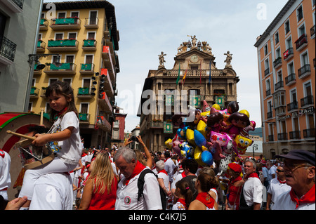 'El Hormiguero' parade (tambours), la fête de la rue san Fermín, Pamplona, Navarra (Navarre), l'Espagne, l'Europe. Banque D'Images