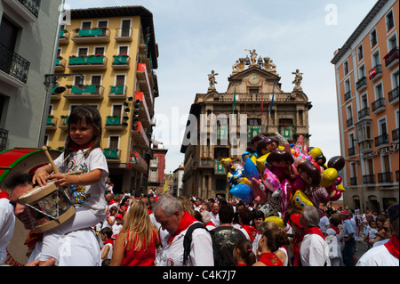 'El Hormiguero' parade (tambours), la fête de la rue san Fermín, Pamplona, Navarra (Navarre), l'Espagne, l'Europe. Banque D'Images