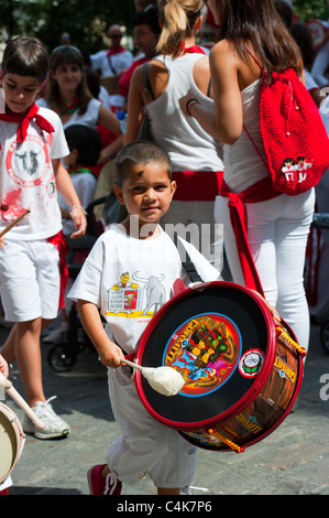 'El Hormiguero' parade (tambours), la fête de la rue san Fermín, Pamplona, Navarra (Navarre), l'Espagne, l'Europe. Banque D'Images