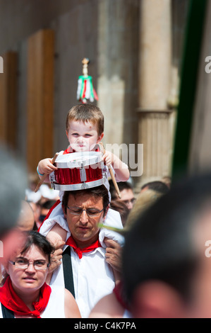 'El Hormiguero' parade (tambours), la fête de la rue san Fermín, Pamplona, Navarra (Navarre), l'Espagne, l'Europe. Banque D'Images