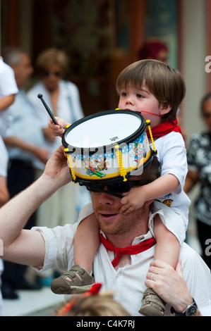 'El Hormiguero' parade (tambours), la fête de la rue san Fermín, Pamplona, Navarra (Navarre), l'Espagne, l'Europe. Banque D'Images