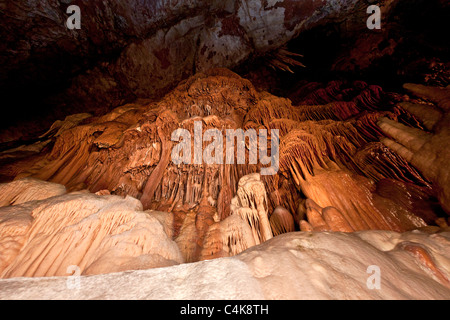 Les concrétions dans la grotte de Dargilan (Meyrueis - Lozère - France). Spéléothèmes dans la grotte de Dargilan (Meyrueis - France). Banque D'Images