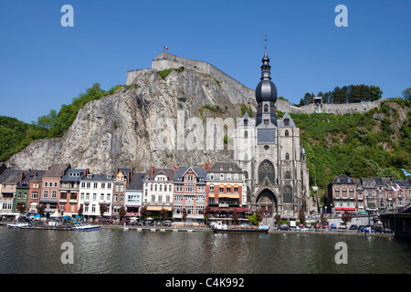 Collégiale Notre-Dame de Dinant, La Citadelle et sur la Meuse, Namur, Wallonie, Belgique Banque D'Images