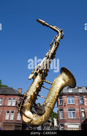 Mémorial à saxophone Adolphe Sax, Dinant, Wallonie, Belgique, Europe Banque D'Images