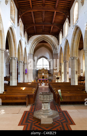 Intérieur de l'église prieurale et paroissiale de Saint Nicolas, avec la police et l'allée d'Arundel Banque D'Images