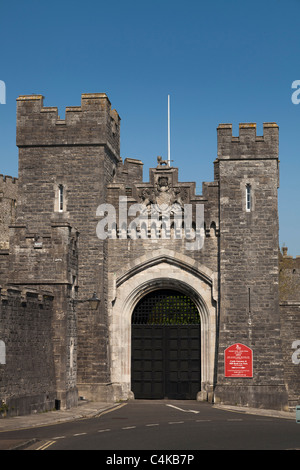 Porte d'entrée de la rue haute fermée à Arundel Castle Banque D'Images