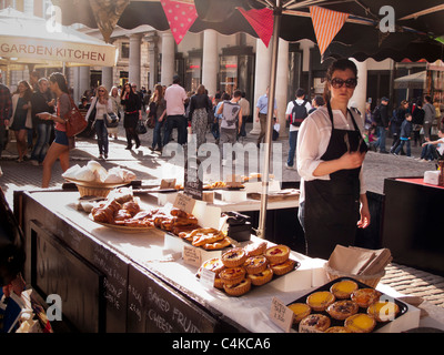 Comptoir de boulangerie française artisanale, marché couvert de Covent Garden, Londres, Angleterre Banque D'Images