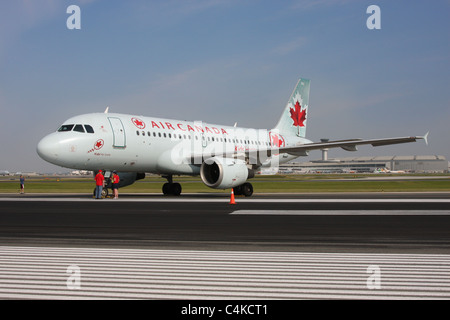 Airbus A330 d'Air Canada 'avion' Piste d'aéronefs Banque D'Images