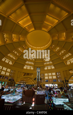 Phnom Penh's Phsar Thmei Market a été construite en 1937 en forme de dôme - ce bâtiment Art déco unique est un Phnom Penh l Banque D'Images