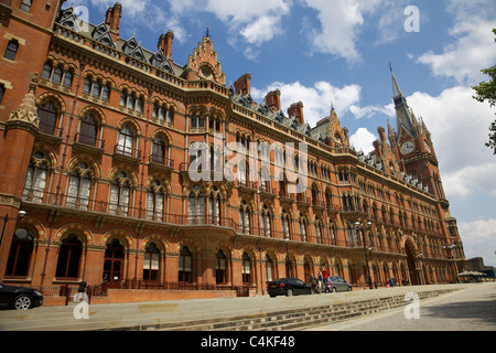 La gare de St Pancras International et Hotel, Londres Banque D'Images