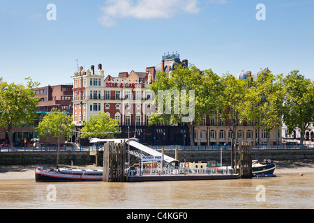 Avis de Putney Pier sur la Tamise, Londres, Angleterre, Royaume-Uni Banque D'Images