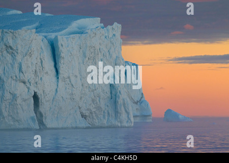 Les icebergs, admis sur la Liste du patrimoine mondial de l'UNESCO, au coucher du soleil, Kangia Disko-Bay West-Greenland icefjord,,, Groenland Banque D'Images