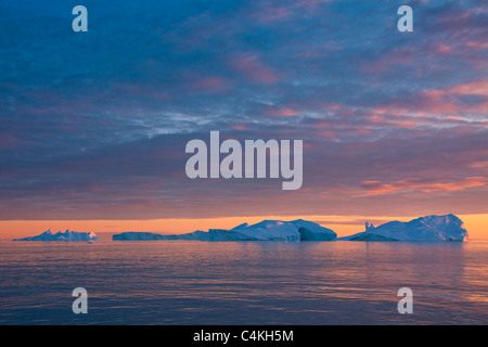 Les icebergs, admis sur la Liste du patrimoine mondial de l'UNESCO, au coucher du soleil, Kangia Disko-Bay West-Greenland icefjord,,, Groenland Banque D'Images