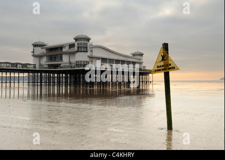Avertissement Danger de naufrage vase près de la grande jetée, Weston-Super-Mare, Somerset, Royaume-Uni. Banque D'Images
