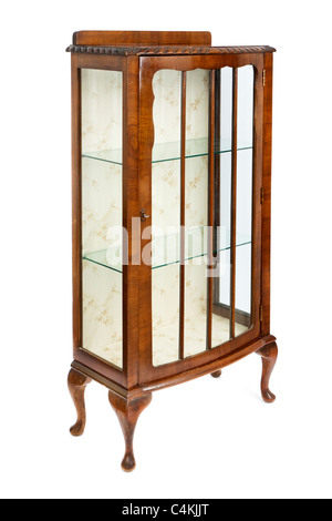 Noyer antique et verre display cabinet Banque D'Images