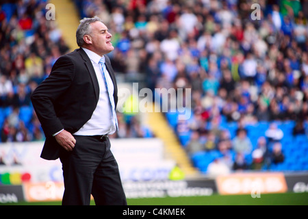 Cardiff City FC manager Dave Jones réagit par la ligne de côté pendant leur match contre Derby County FC, 02 avril 201 Banque D'Images