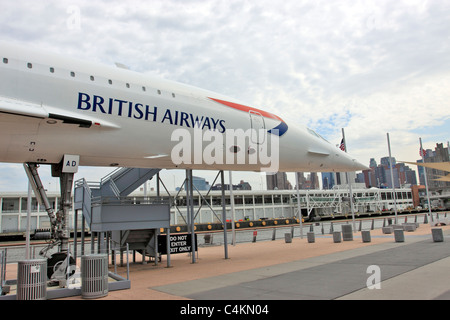 Supersonique Concorde de British Airways jet passagers sur l'affichage à l'Intrepid Aircraft Carrier Museum Manhattan New York Banque D'Images