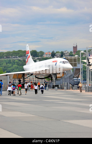 Supersonique Concorde de British Airways à l'affiche au porte-avions USS Intrepid Sea Air Space Museum et New York City Banque D'Images