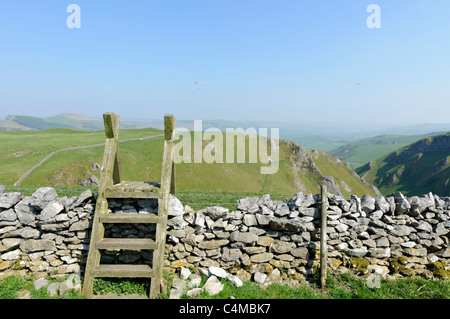 Plus de parapente Forcella Staulanza près de Castleton dans le parc national de Peak District Derbyshire, Angleterre Banque D'Images