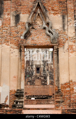 Entrée de Wat Ratchaburana ancien temple khmer ruines, Ayutthaya, Thaïlande Banque D'Images